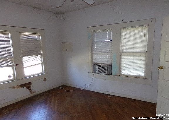 4th image of 9919 Teal Ave