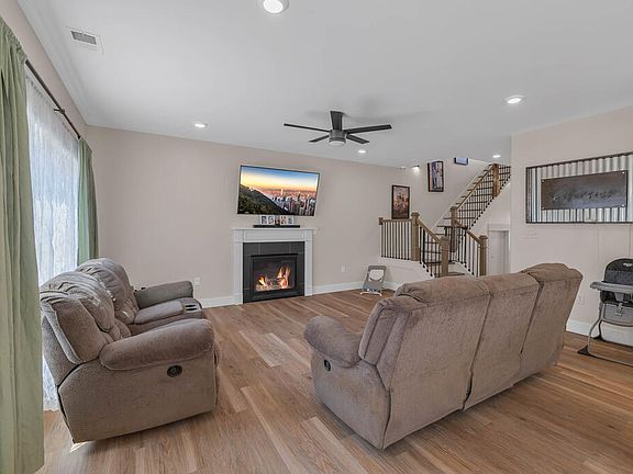 4th image of 3963 Mountain Vista Rd