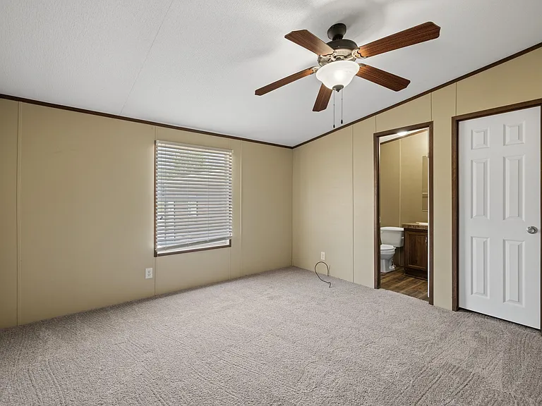 105 Jordan Dr — Photo 19