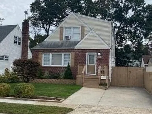 877 Roosevelt Street, West Hempstead, NY 11552