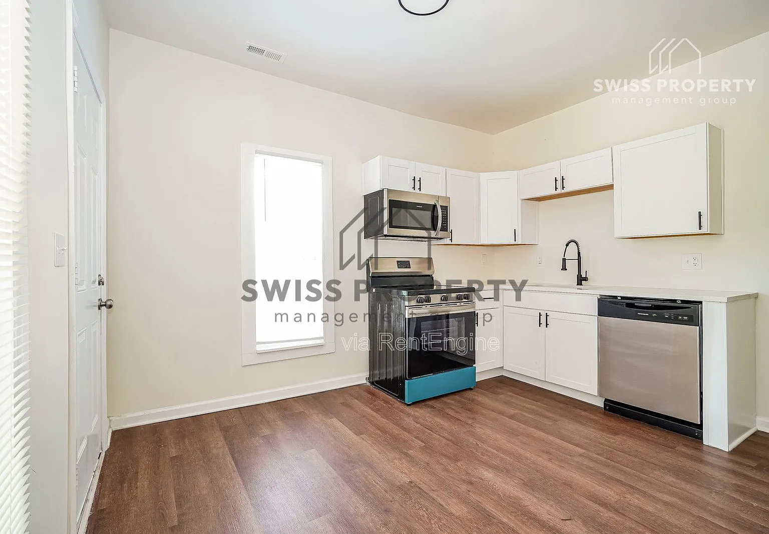 3 bed, 1.0 bath, $1,400 — Photo 3