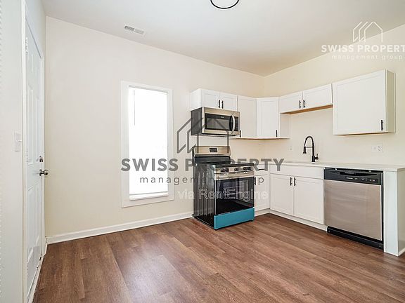 3rd image of 1340 Mooberry St