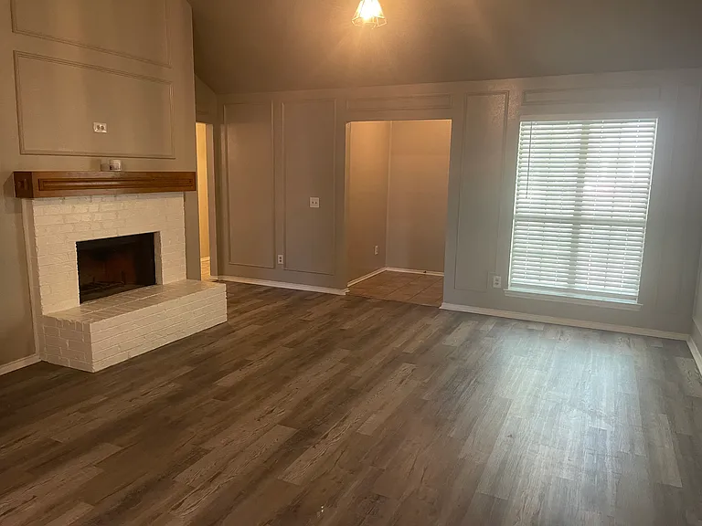 713 Meadowdale Dr — Photo 2