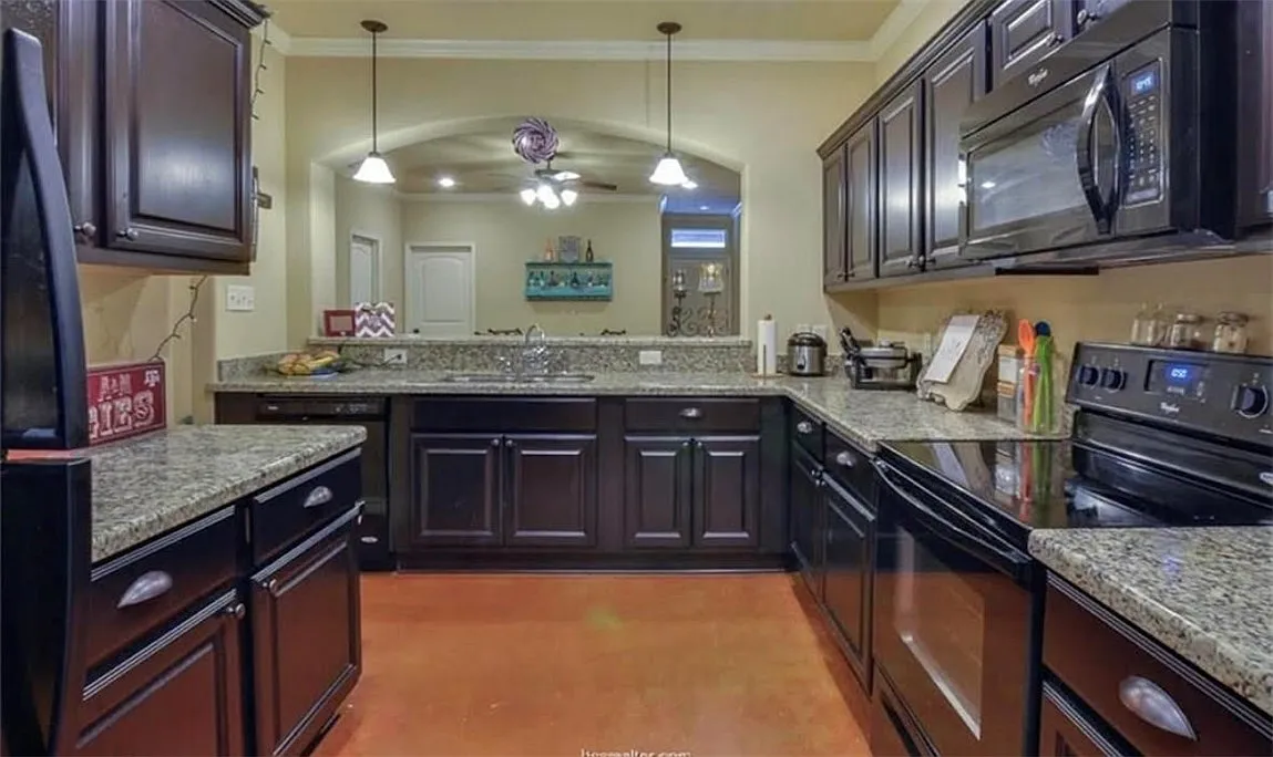 3 bed, 1261 sqft, $2,100 — Photo 3