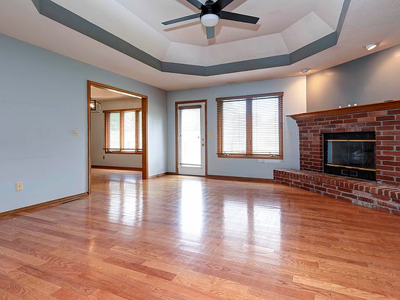 3rd image of 514 S Farm Road 193