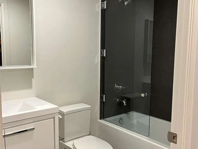 212 King William St #512 — Photo 8