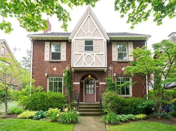 1144 E Chippewa Dr SE, Grand Rapids, MI 49506