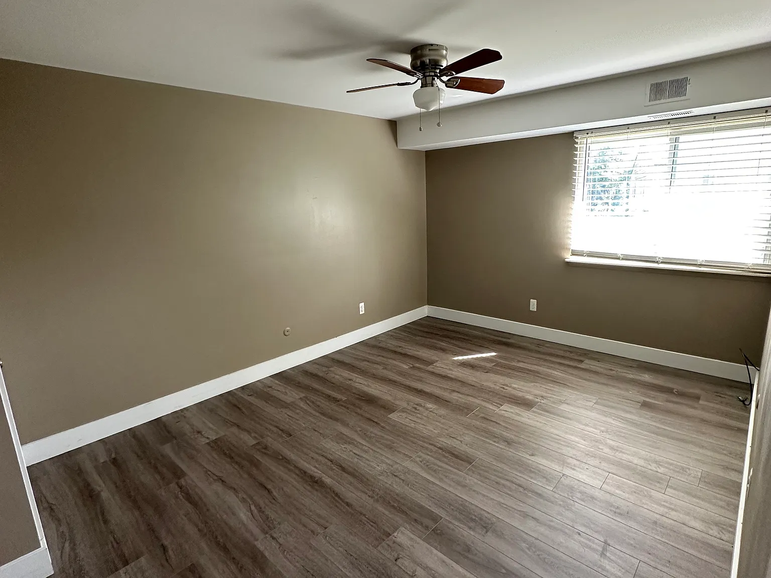 3 bed, $1,600 — Photo 4