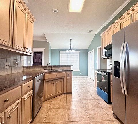 5th image of 3815 Edinburg Cir