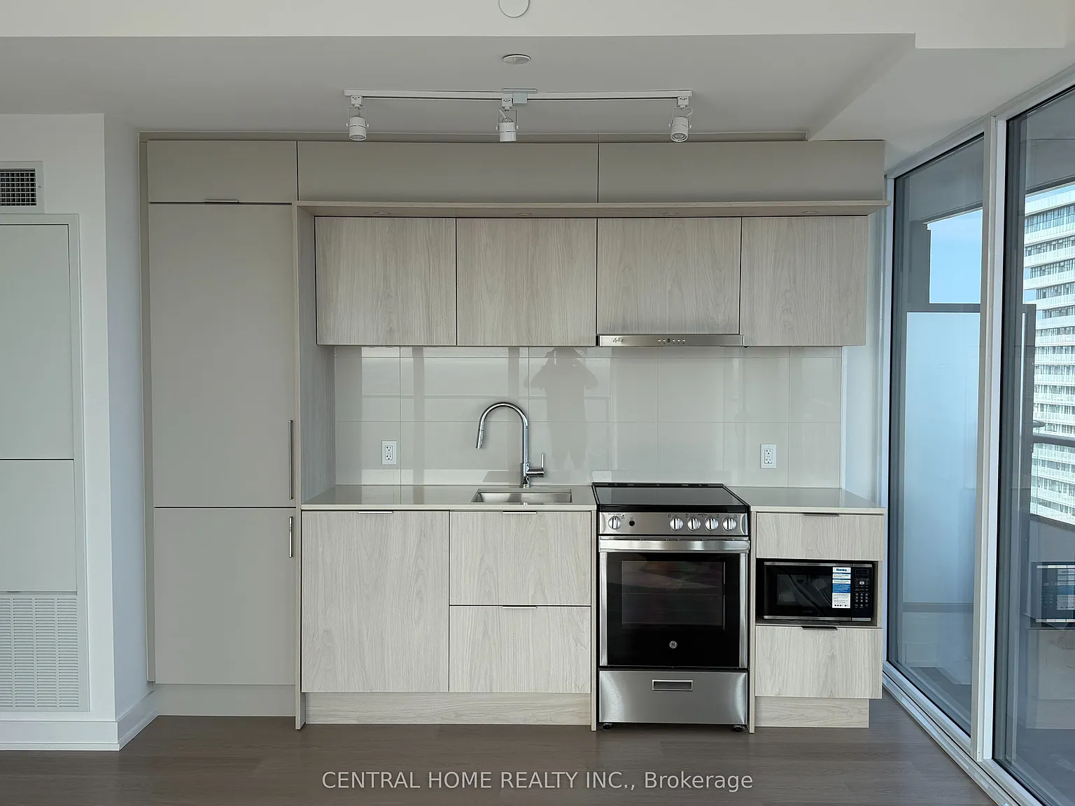 2 bed, $2,700 — Photo 1