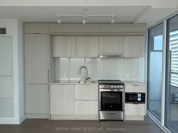 448 Burnhamthorpe Rd W, Mississauga, ON