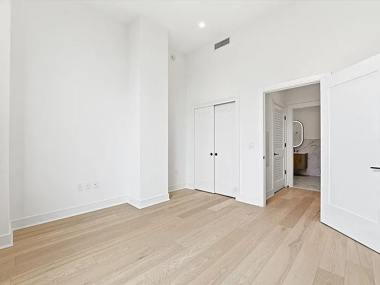 38 Jackson St #515 — Photo 16