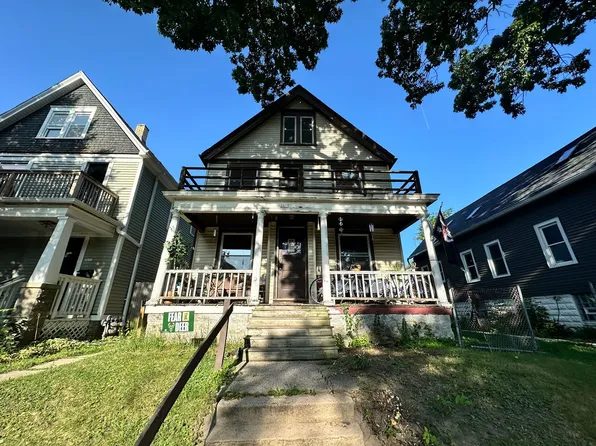 3015 N Pierce St, Milwaukee, WI 53212