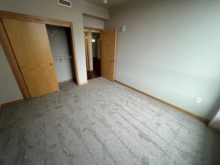 Venture Luxury High Rise — Photo 133