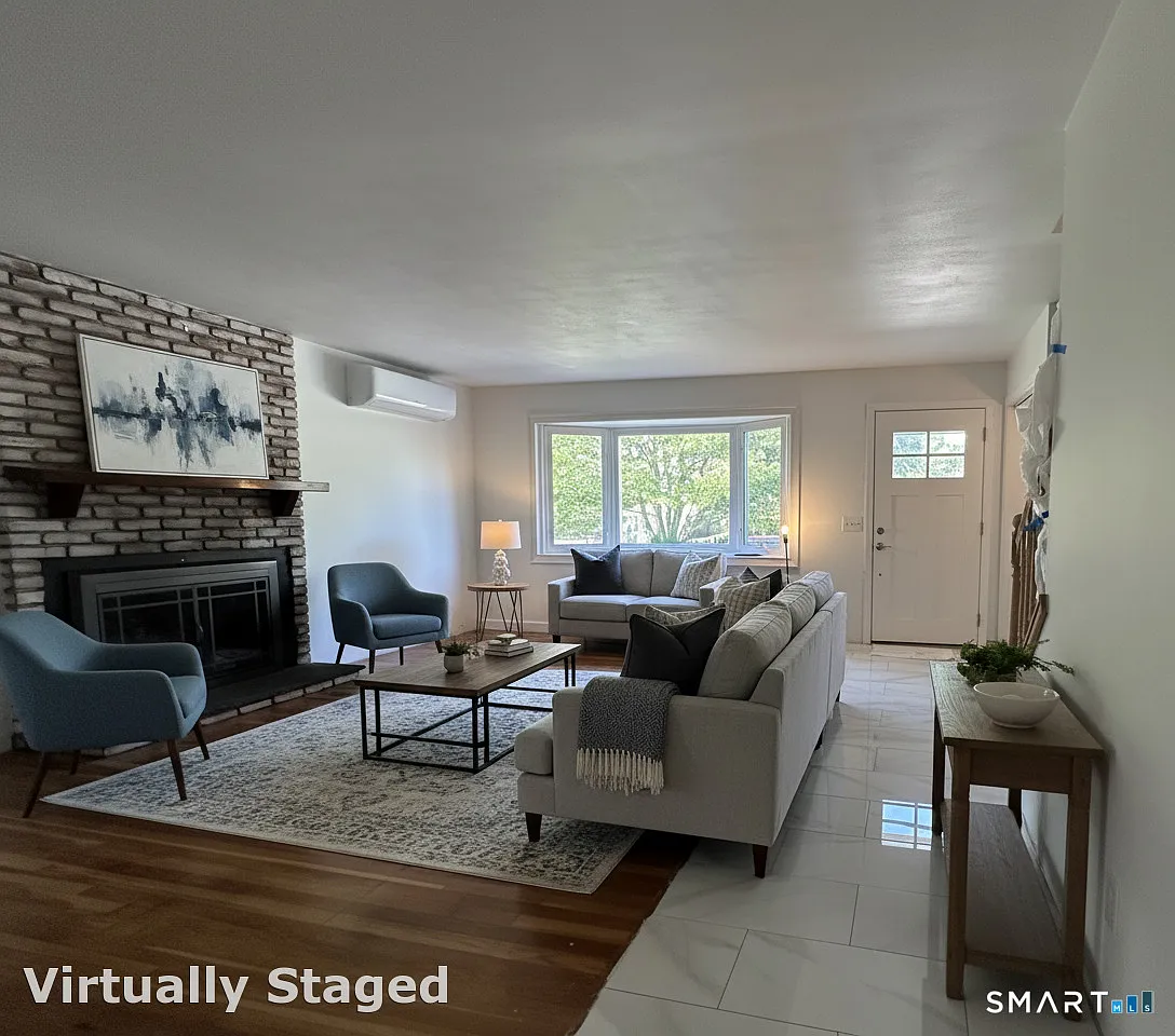 3 bed, 2.0 bath, 1700 sqft, $4,000 — Photo 2
