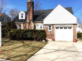 1615 Gilford Ave, New Hyde Park, NY 11040