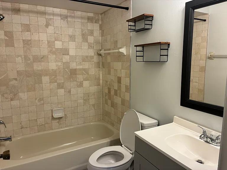 705 Northlake Dr — Photo 6