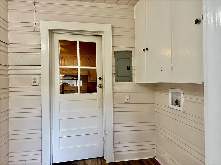 1197 FM 697 — Photo 19