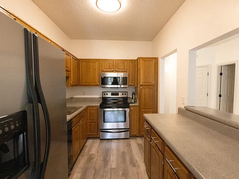 1355 Lake Dr — Photo 7