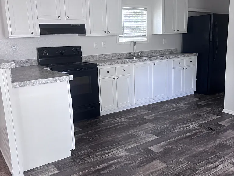 601 W 9th St #10 — Photo 16