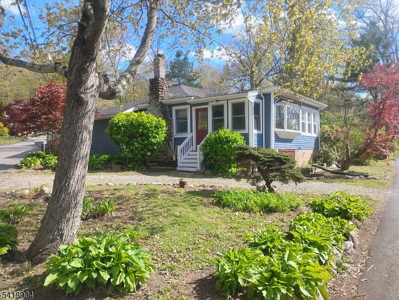 1st image of 32 Laurel Drive