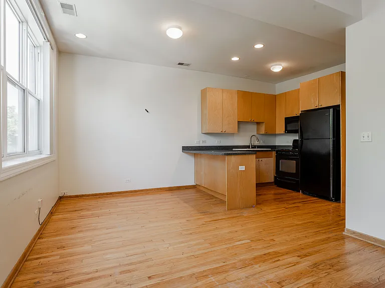 1444 N Leavitt St #2 — Photo 1