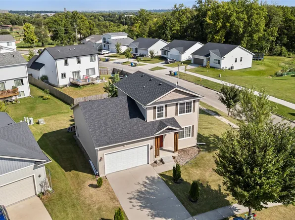 2402 River Meadows Dr, Des Moines, IA 50320
