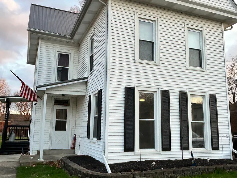 115 Center St NW #A — Photo 1