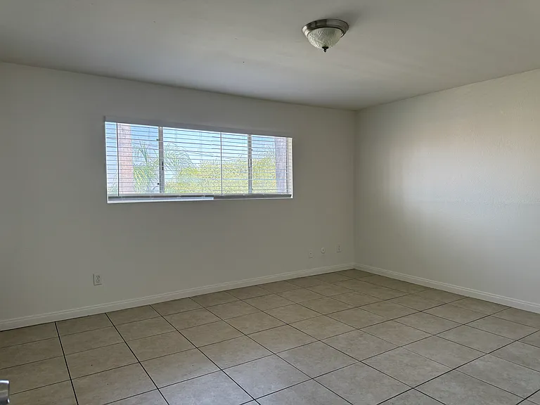4933 Maiden Ln — Photo 13