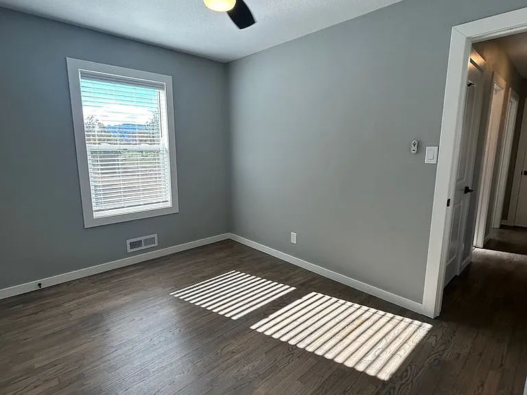 1141 E Madison St — Photo 11