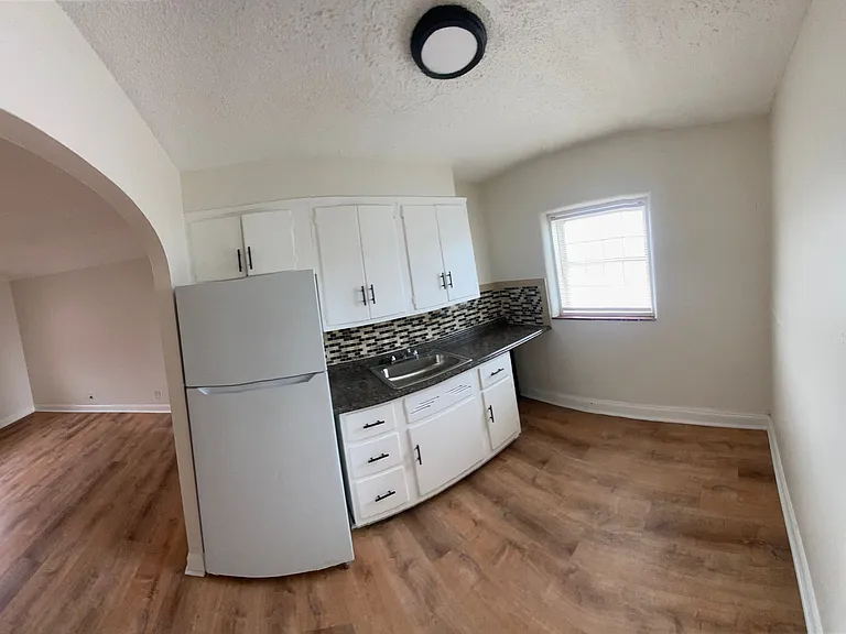 111 Colton Ave #10 — Photo 5