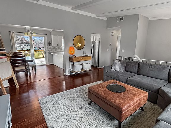 5th image of 4534 Oakhurst Ave