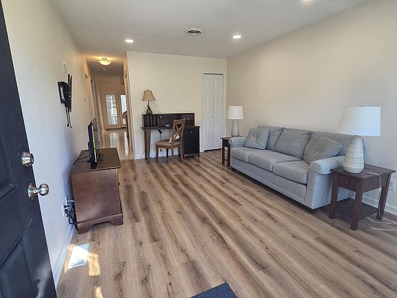 4th image of 88 Tory Cir