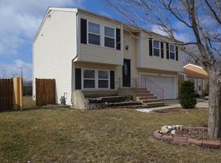 2350 Sunflower Ct, Aurora, IL 60506