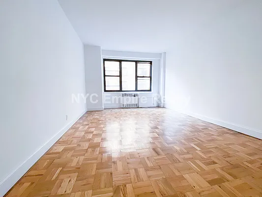 Rented by NYC Empire Realty Inc | media 4