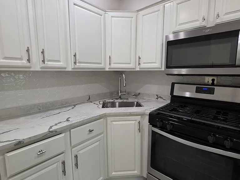 2052 E 60th St #1 — Photo 10