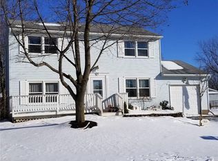 1621 Wheatstone Dr, Farmington, NY 14425