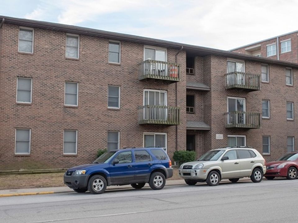 2nd image of 211 Wiggins St #9