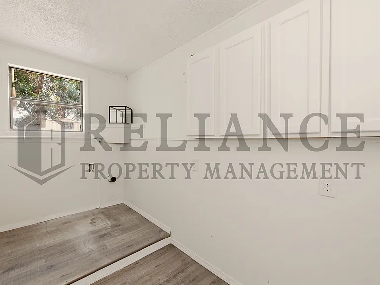 322 S Jonathan St — Photo 44