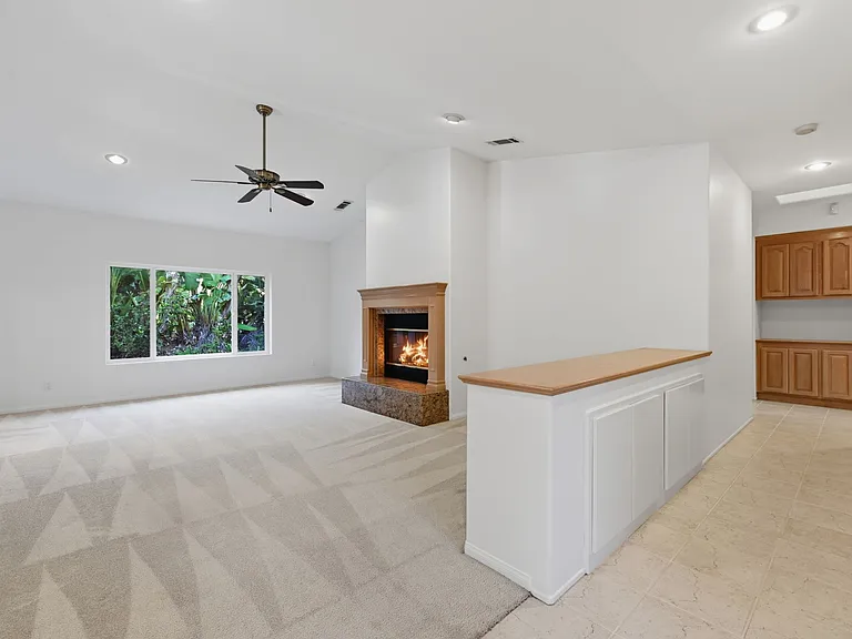 996 Valencia Ave — Photo 5