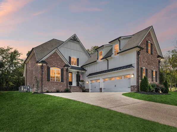 1122 Willow Springs Dr, Lebanon, TN 37087