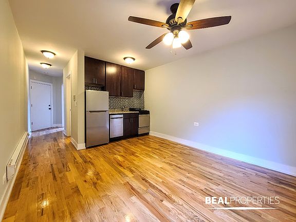 3rd image of 819 W Cornelia Ave APT 310