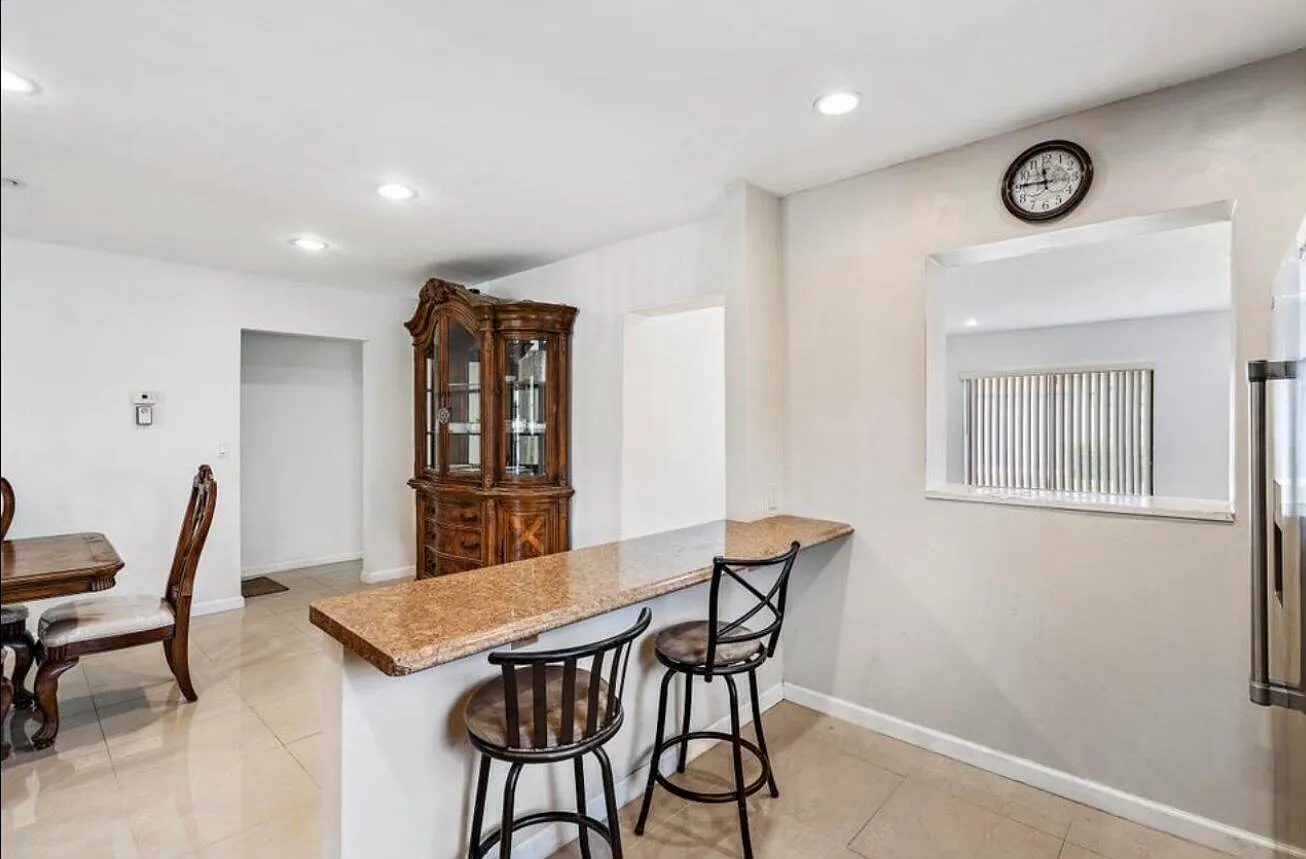 2 bed, 2.0 bath, 1395 sqft, $2,400 — Photo 3