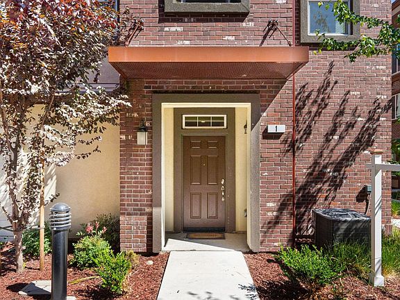 2nd image of 1013 Onofrio Ln Unit 1