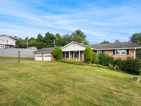 2nd image of 212 Whispering Pines Road