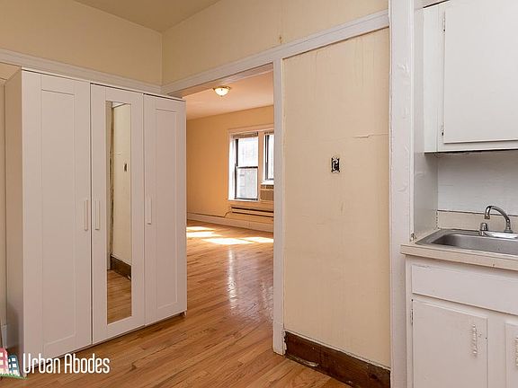 5th image of 3724 N Pine Grove Ave #Ua2e