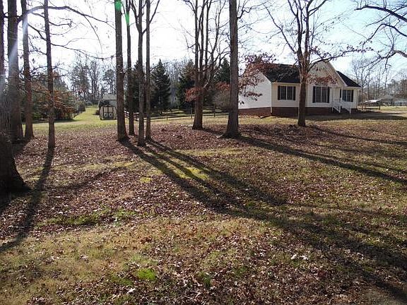 4th image of 421 Lacie Nichole Dr