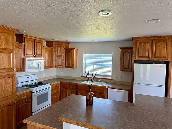 3rd image of 98 Meadowlark Ln