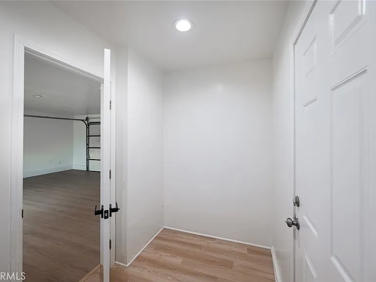 15147 Otsego St — Photo 44