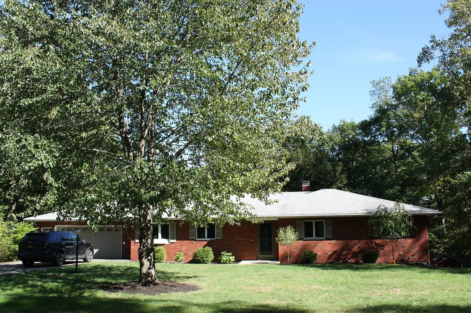 916 Deerfield Rd photo 1